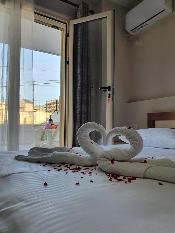 Arlind'S Apartaments Vlorë Esterno foto