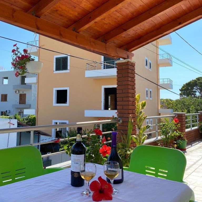 Arlind'S Apartaments Vlorë Esterno foto