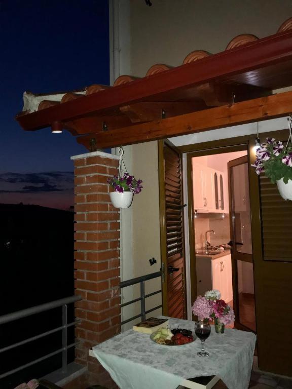 Arlind'S Apartaments Vlorë Esterno foto