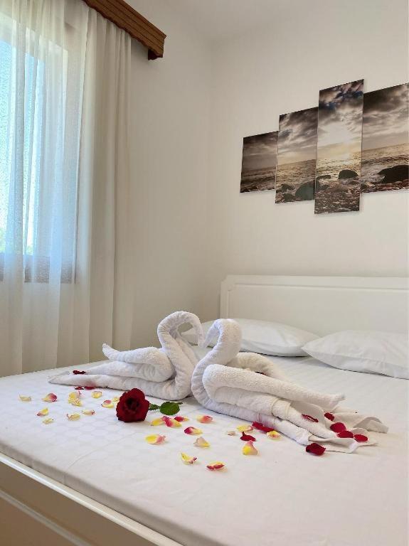 Arlind'S Apartaments Vlorë Esterno foto
