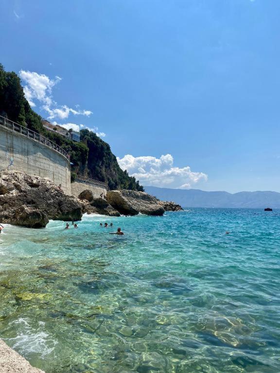 Arlind'S Apartaments Vlorë Esterno foto