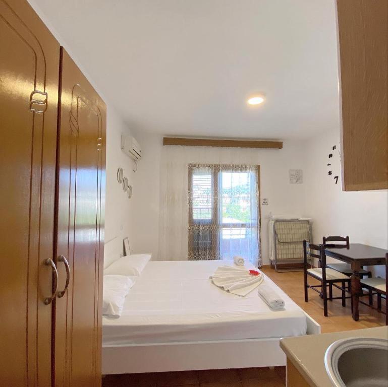 Arlind'S Apartaments Vlorë Esterno foto
