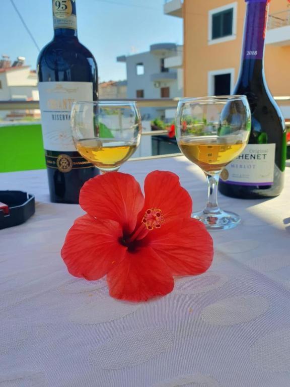 Arlind'S Apartaments Vlorë Esterno foto