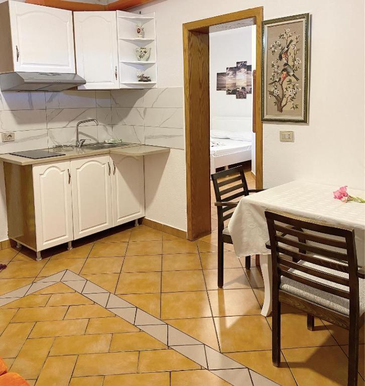 Arlind'S Apartaments Vlorë Esterno foto