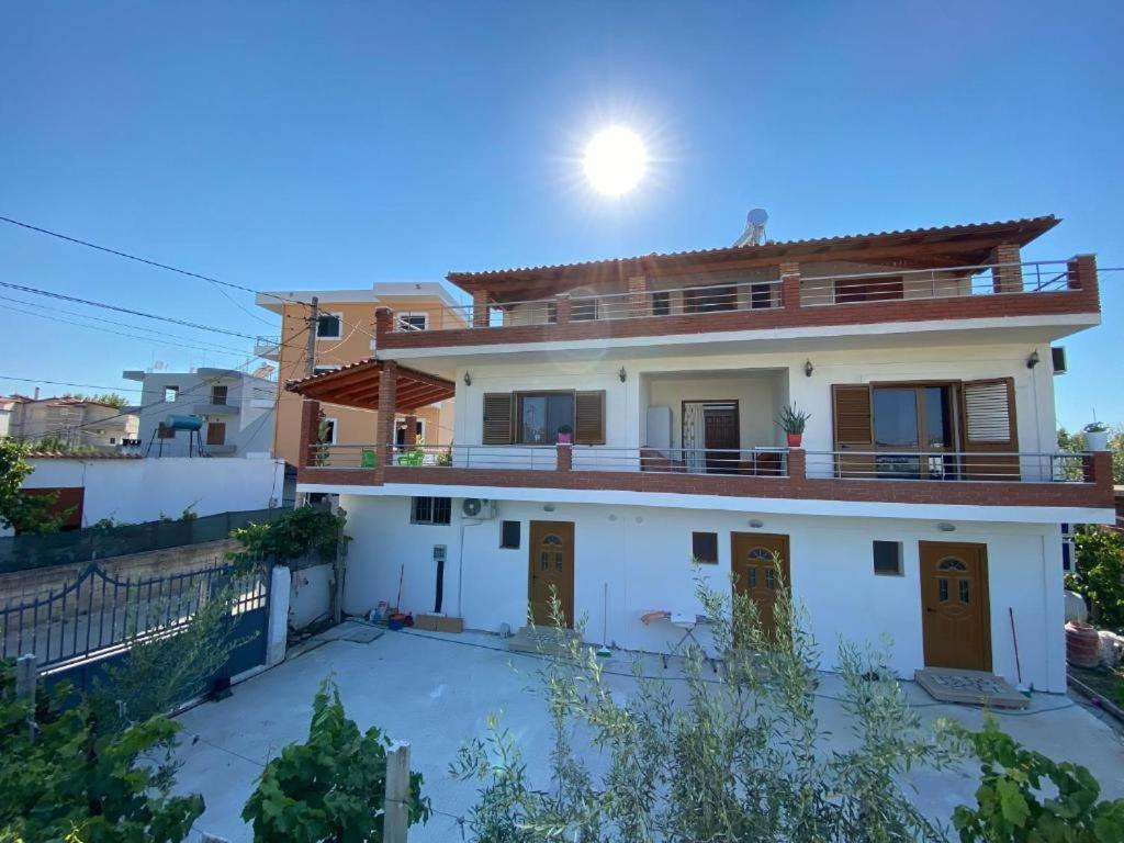 Arlind'S Apartaments Vlorë Esterno foto