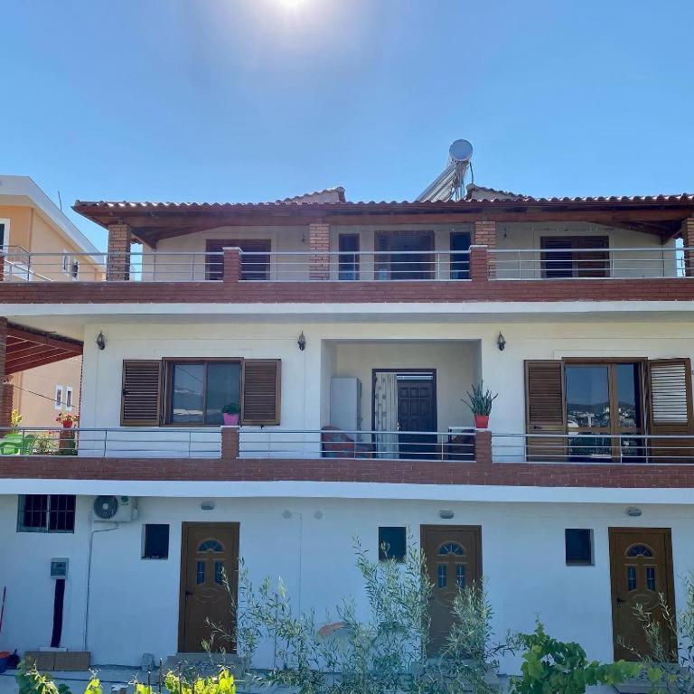 Arlind'S Apartaments Vlorë Esterno foto