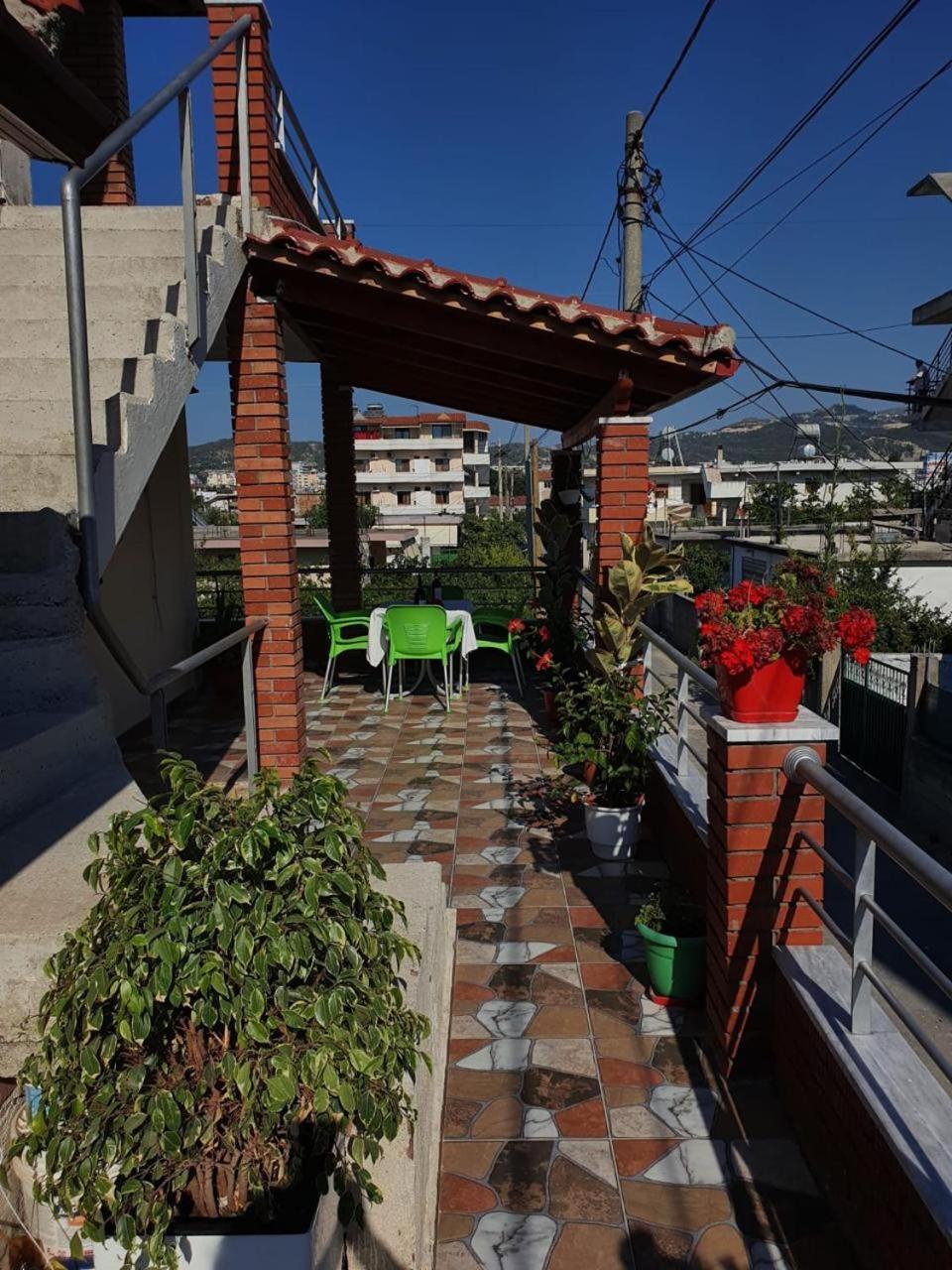 Arlind'S Apartaments Vlorë Esterno foto