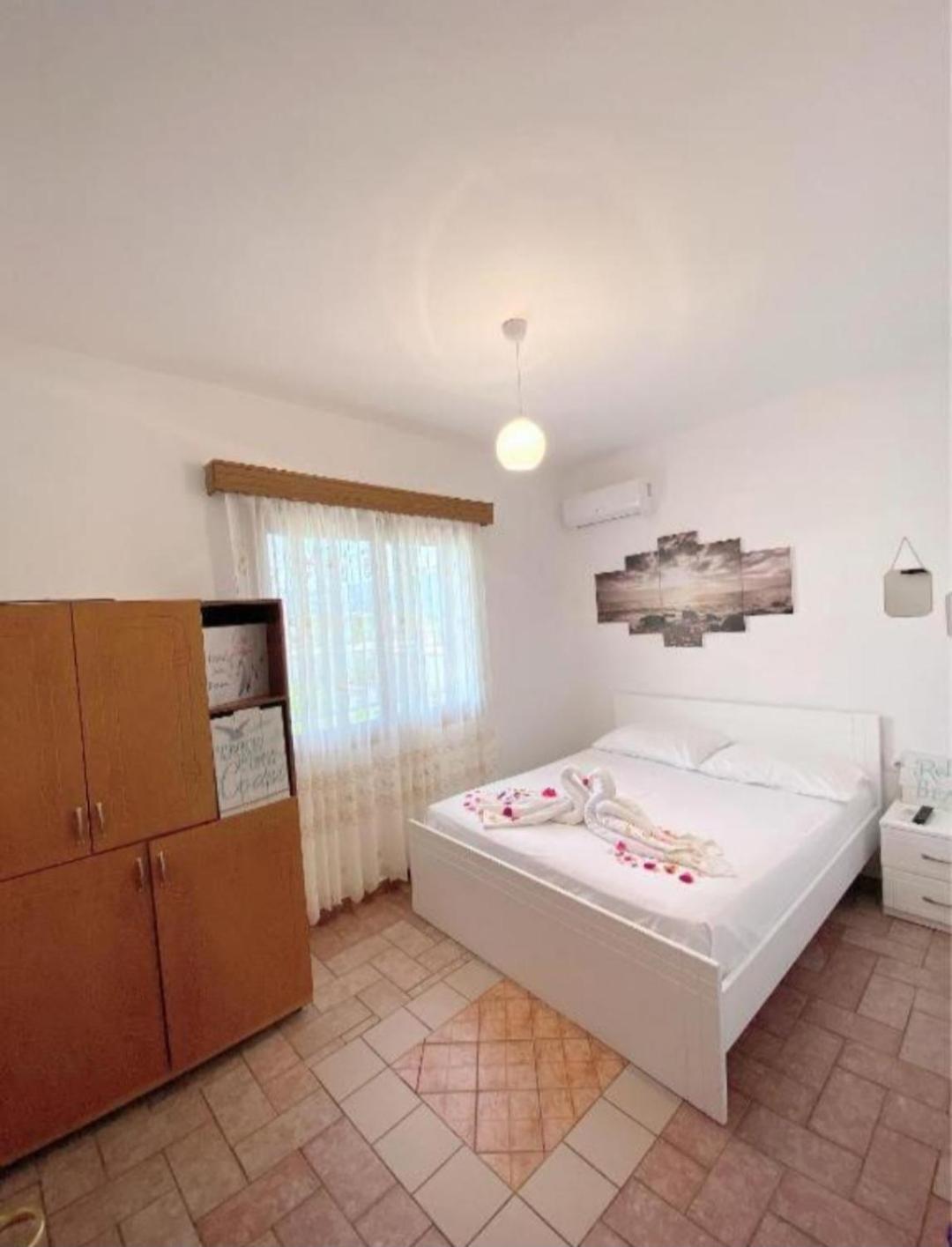 Arlind'S Apartaments Vlorë Esterno foto