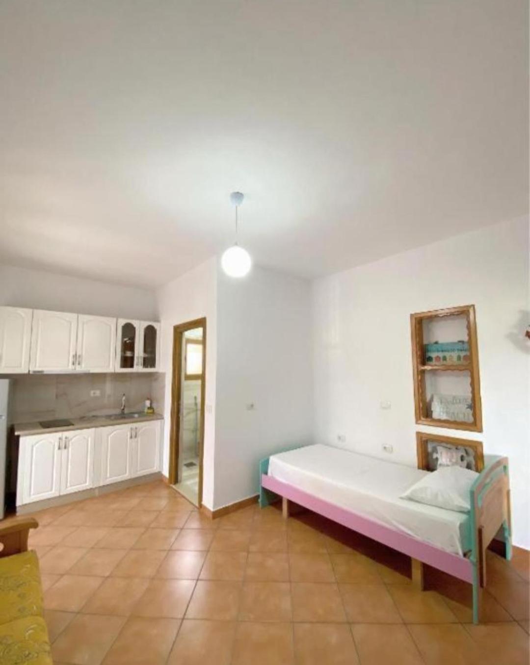 Arlind'S Apartaments Vlorë Esterno foto