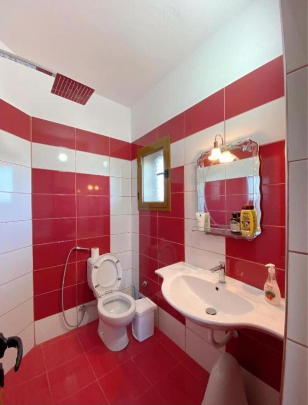 Arlind'S Apartaments Vlorë Esterno foto