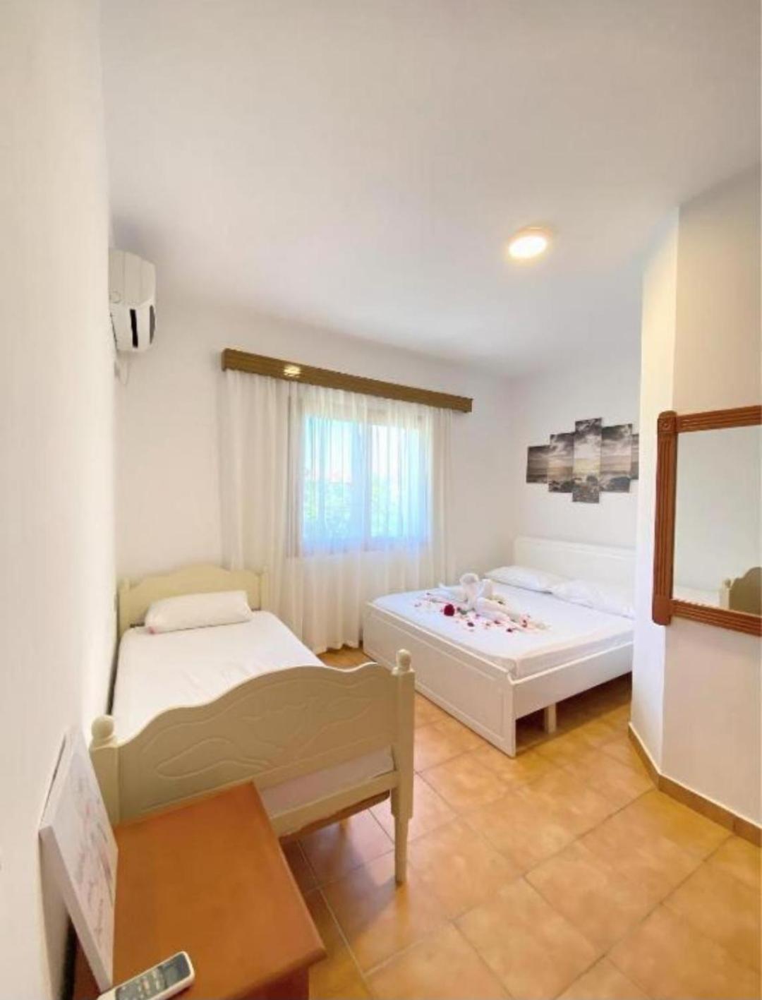 Arlind'S Apartaments Vlorë Esterno foto
