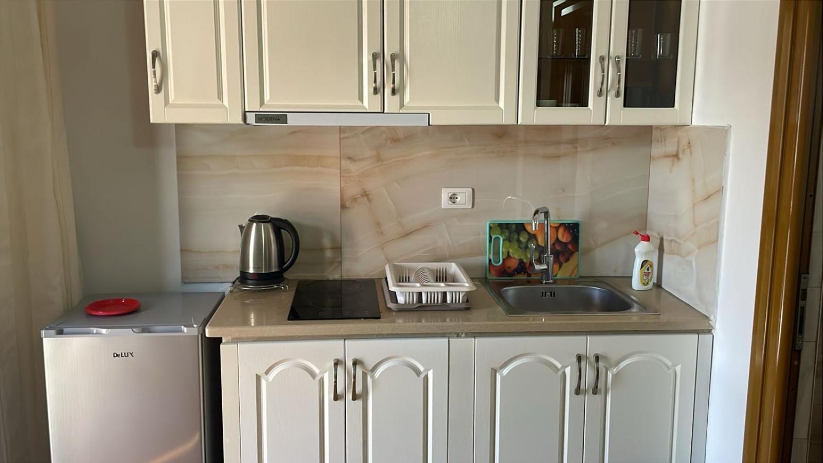 Arlind'S Apartaments Vlorë Esterno foto