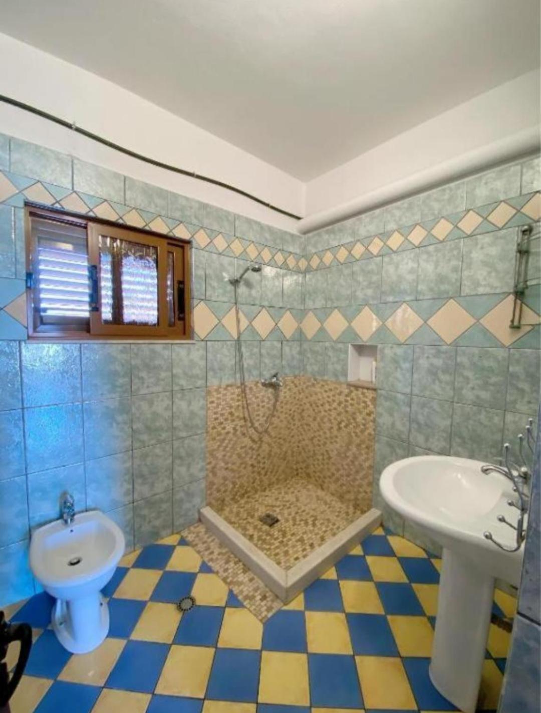 Arlind'S Apartaments Vlorë Esterno foto