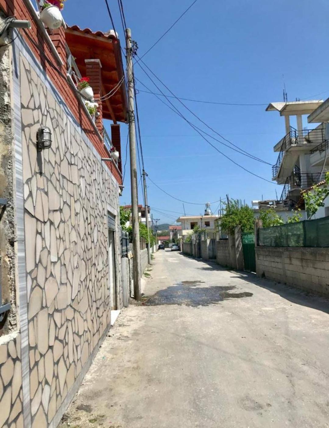 Arlind'S Apartaments Vlorë Esterno foto