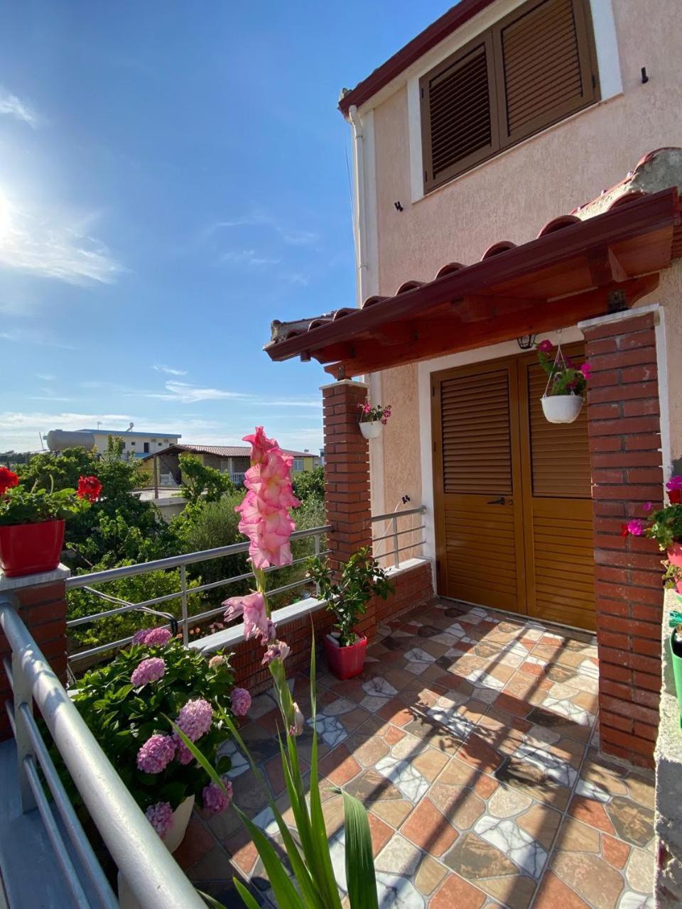 Arlind'S Apartaments Vlorë Esterno foto